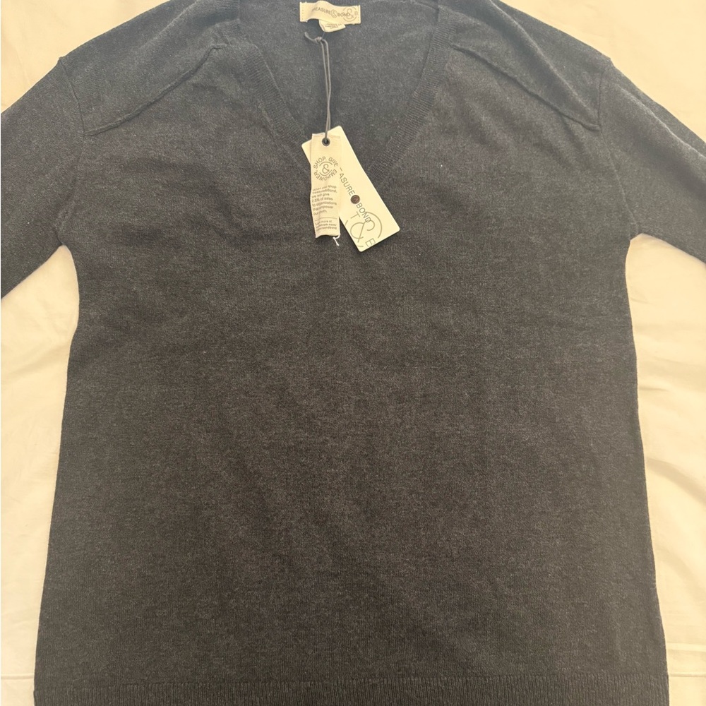 Treasure & Bond Dark Gray V-Neck Sweater size Extra small